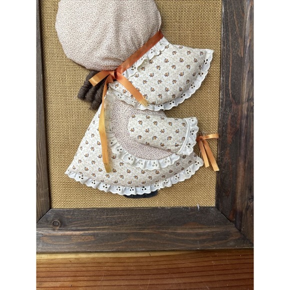 VTG HOLLY HOBBIE1970S WALL ART PUFF FABRIC.3D BONNET.PONYTAIL Burlap - Picture 3 of 4